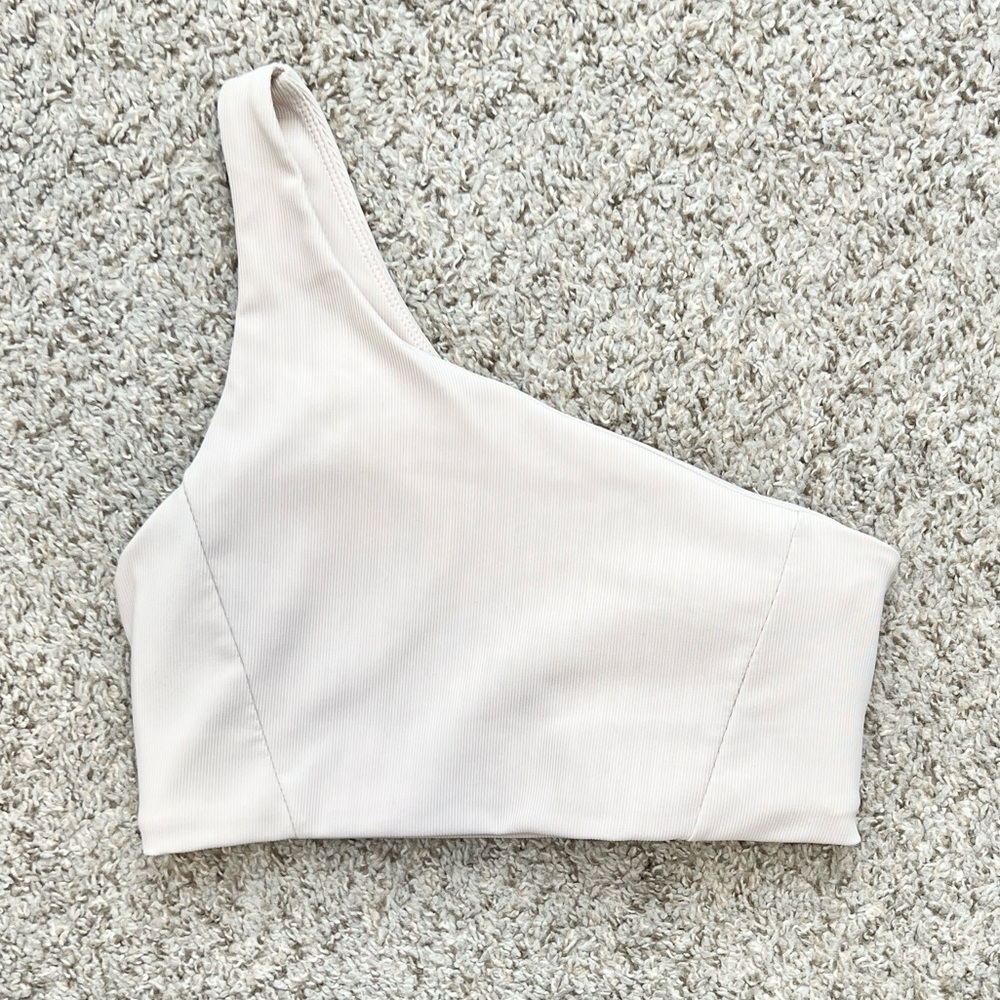 Wilo the Label Ribbed One Shoulder Asymmetrical Sports Bra
